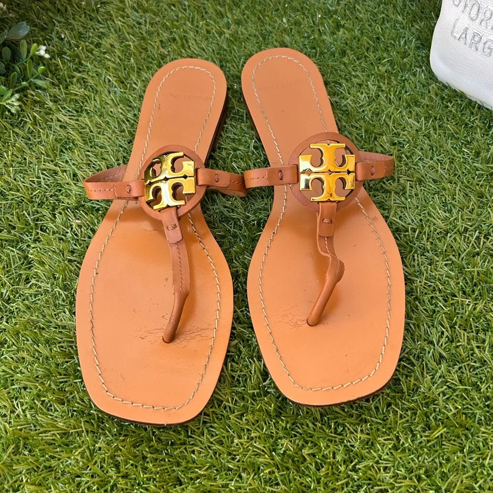 Tory Burch Tan Leather Thong Sandals with Gold Logo Medallion women size 8.5